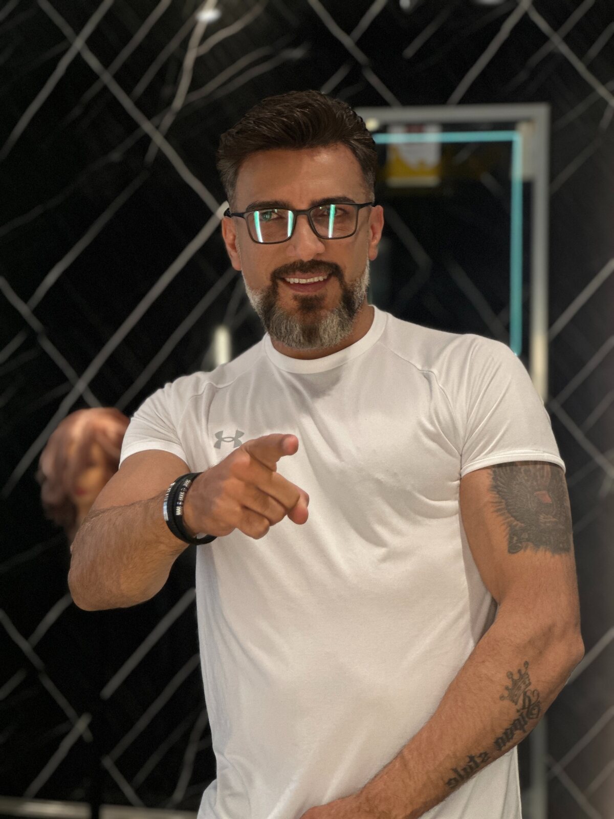 Hassan Sipan in de salon