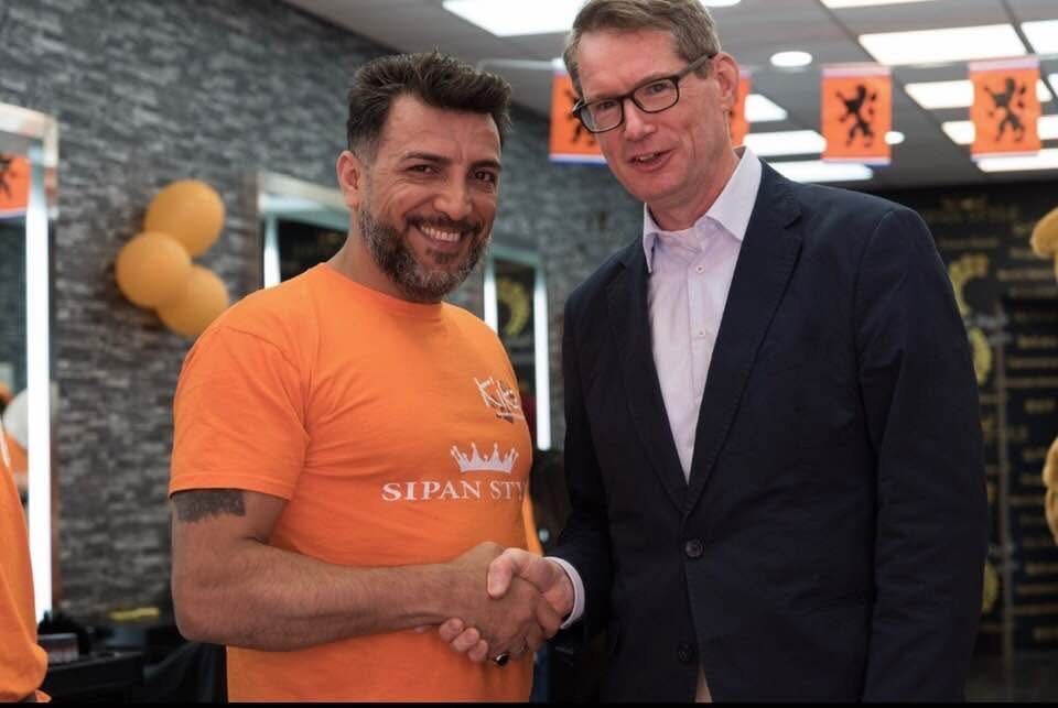Hassan tijdens het KiKa event in de salon